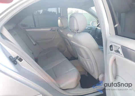 2006 Mercedes-Benz C 230 Sport z USA, uszkodzony, nr VIN WDBRF52H56A856112